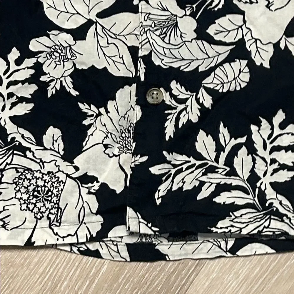 Old Navy Black and White Floral Button Down Men’s Shirt